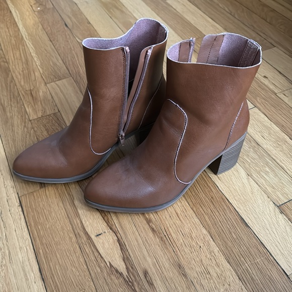 Boots - Picture 3 of 6